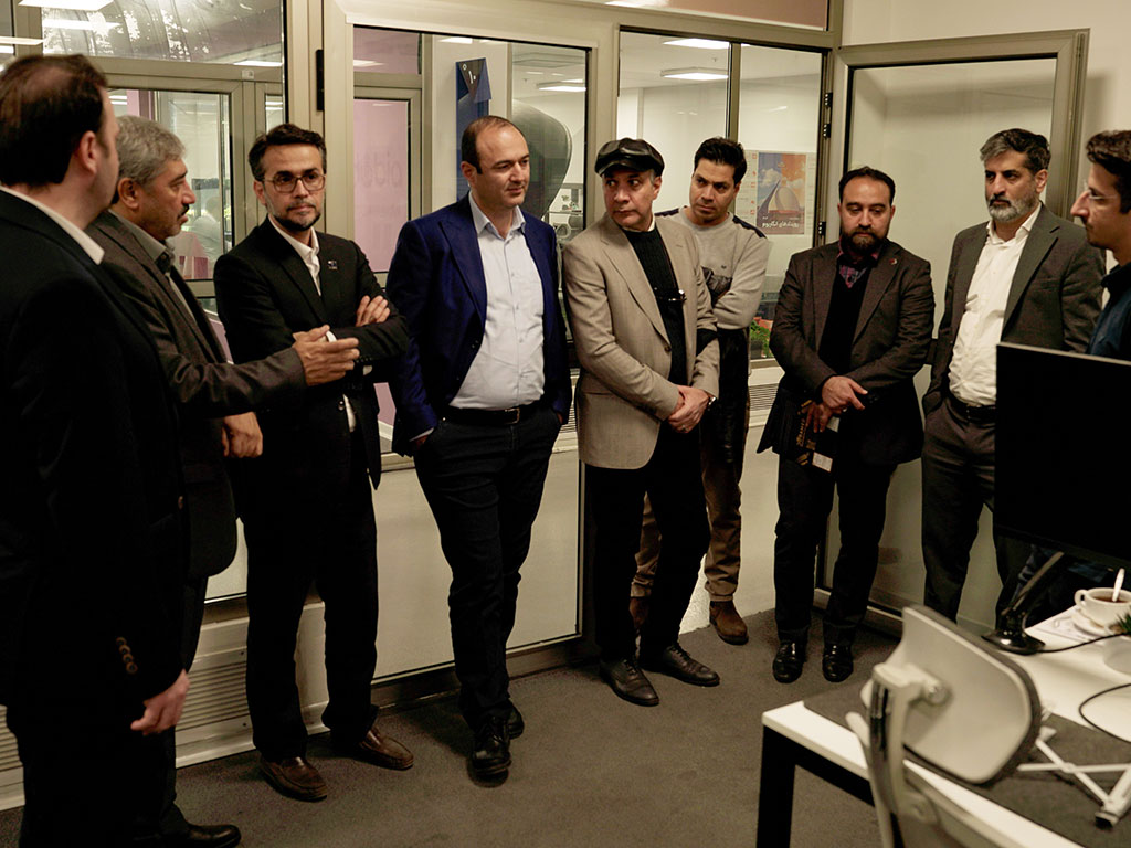 بازدید مدیران عالی رتبه گروه داده‌پردازی پارسیان از کارخانه نوآوری مشهد