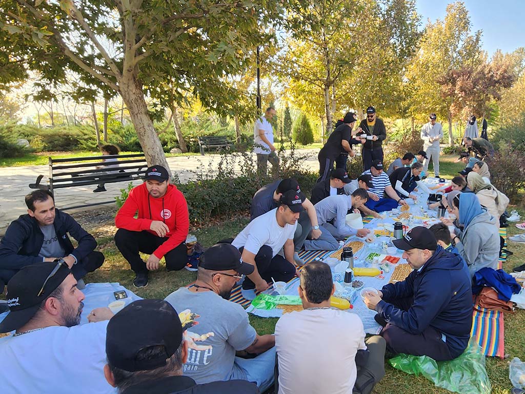 صبحانه سبز در فضایی صمیمی