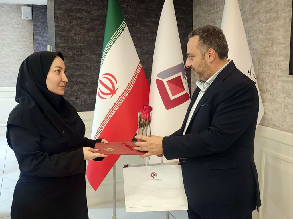 تجلیل از بانوان شاغل در گروه داده‌پردازی پارسیان به مناسبت ولادت حضرت فاطمه زهرا (س) و روز زن