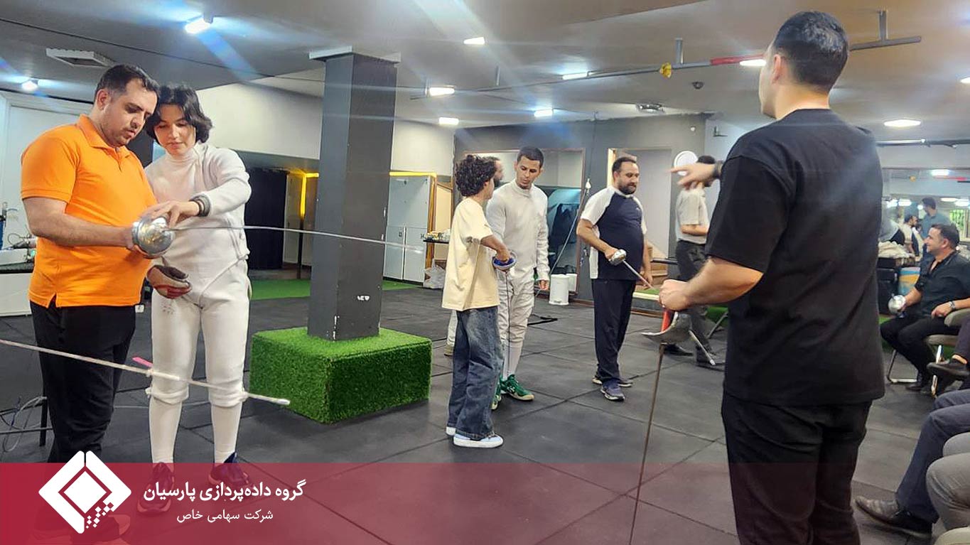 شمشیربازی برای دقت و تمرکز؛ روزی متفاوت برای مدیران و کارکنان گروه داده‌پردازی پارسیان