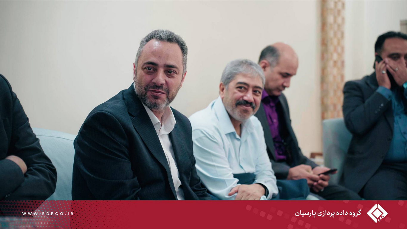 دیدار مدیران گروه داده‌پردازی پارسیان با خانواده شهید نیما رجب‌پور به مناسبت روز ملی روابط عمومی