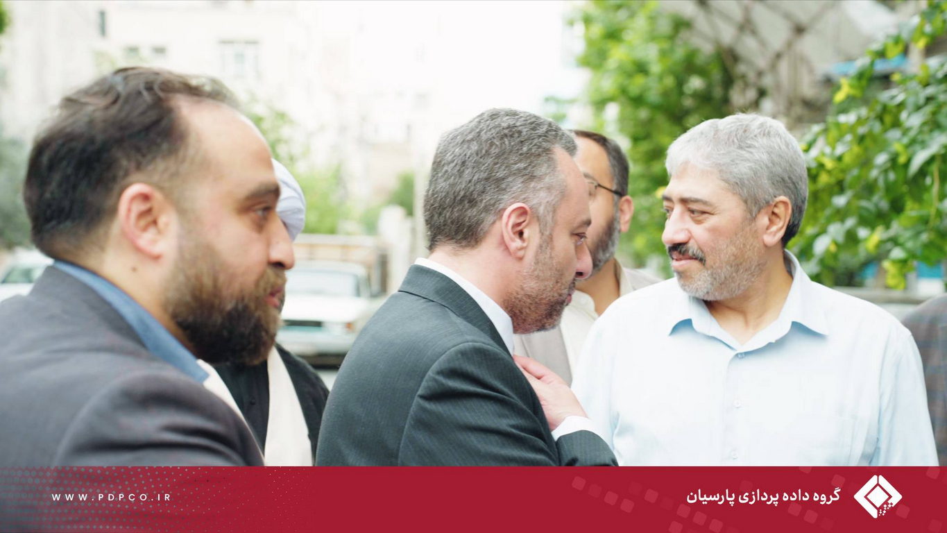 دیدار مدیران گروه داده‌پردازی پارسیان با خانواده شهید نیما رجب‌پور به مناسبت روز ملی روابط عمومی