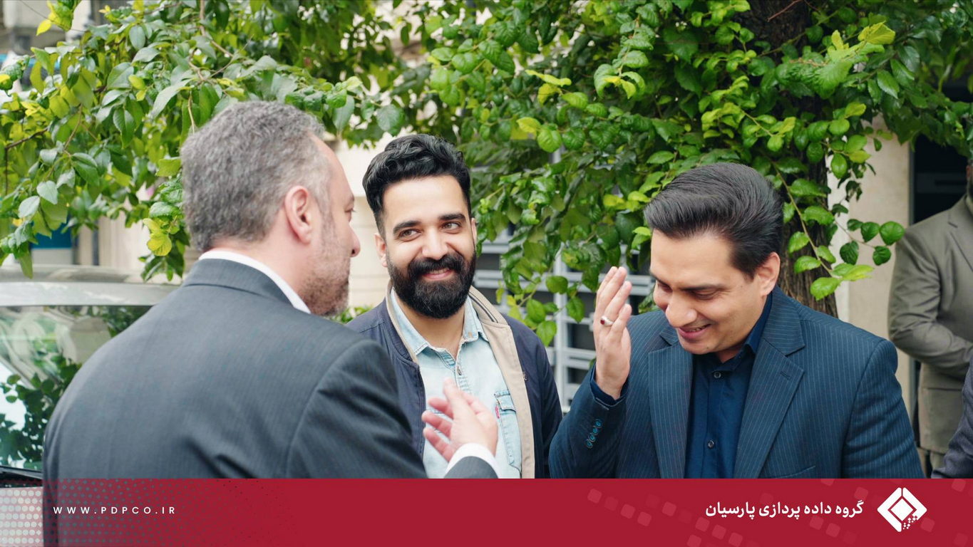 دیدار مدیران گروه داده‌پردازی پارسیان با خانواده شهید نیما رجب‌پور به مناسبت روز ملی روابط عمومی