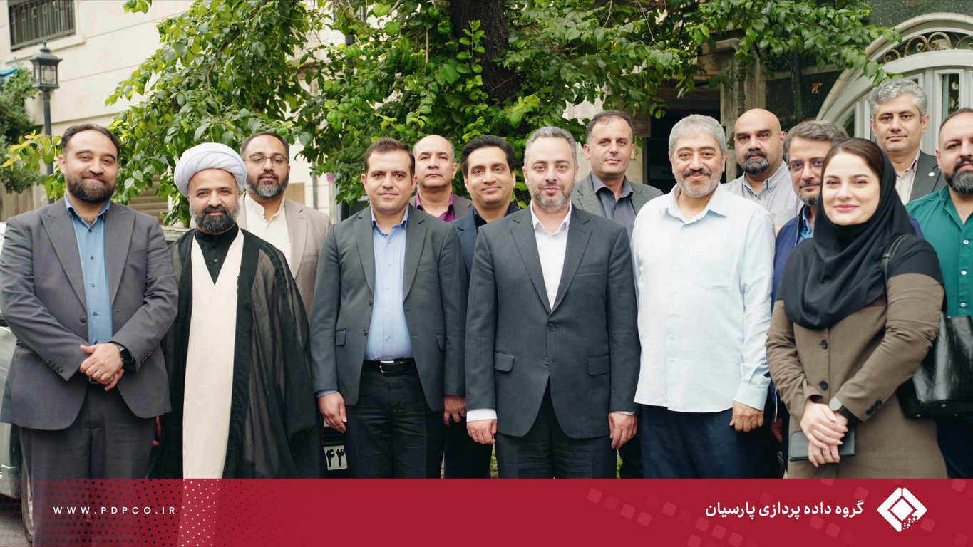 دیدار مدیران گروه داده‌پردازی پارسیان با خانواده شهید نیما رجب‌پور به مناسبت روز ملی روابط عمومی