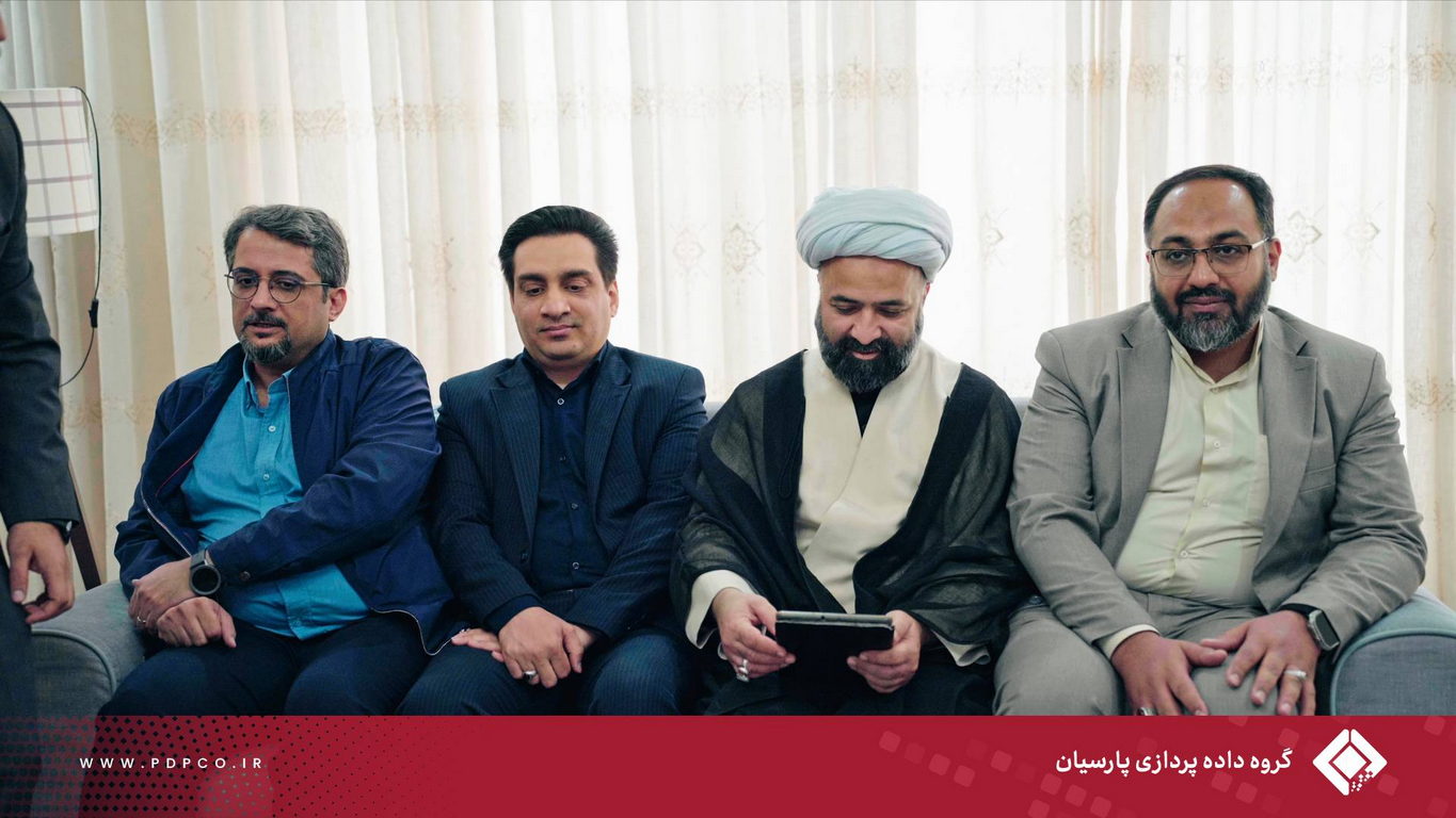 دیدار مدیران گروه داده‌پردازی پارسیان با خانواده شهید نیما رجب‌پور به مناسبت روز ملی روابط عمومی