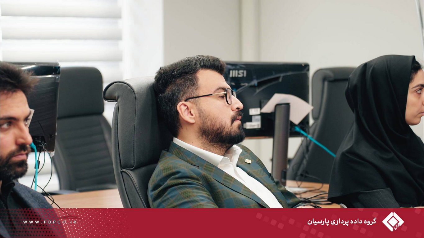 چهارمین رویداد «ستارگانِ نوآوری» با تأکید مهندس حسین اسلامی بر هم‌افزایی هلدینگ‌ها و همکاری مکمل استارت‌آپ‌ها و شرکت‌های بزرگ شروع شد