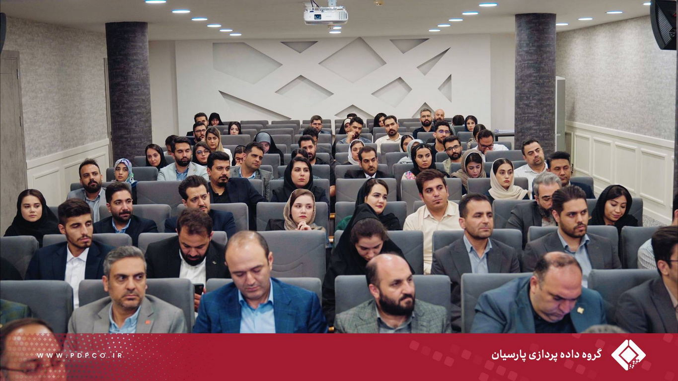 مراسم تقدیر از زوج‌های تازه‌ازدواج‌کرده در گروه داده‌پردازی برگزار شد
