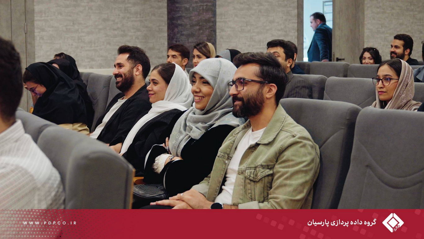 مراسم تقدیر از زوج‌های تازه‌ازدواج‌کرده در گروه داده‌پردازی برگزار شد