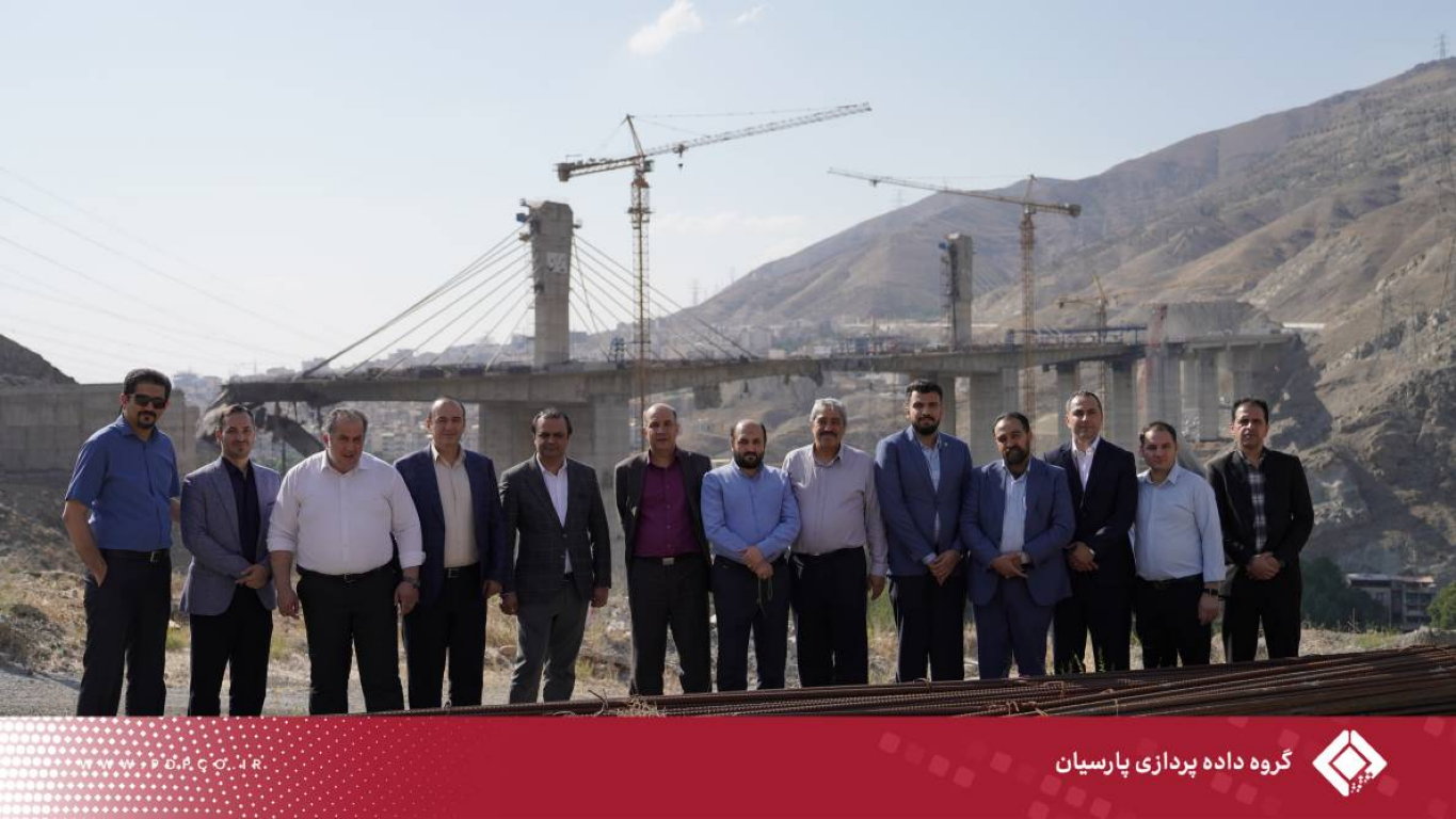 بازدید مدیران گروه داده‌پردازی پارسیان از پل B1 هدف قرار گرفته در ایام جنگ تحمیلی