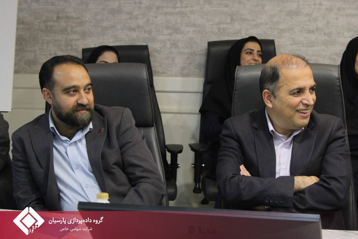 مراسم تقدیر از خدمات علیرضا خداکرمی در گروه داده‌پردازی پارسیان برگزار شد