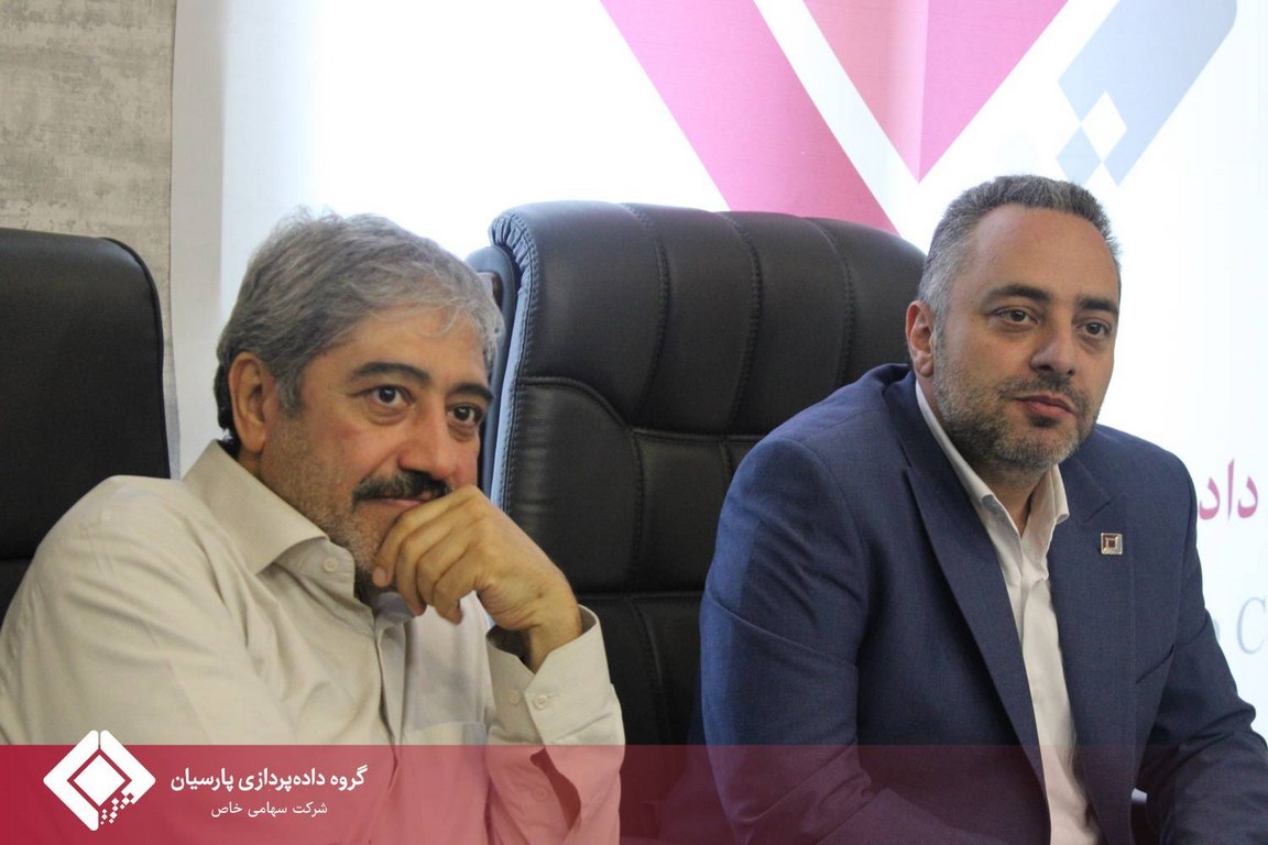 مراسم تقدیر از خدمات علیرضا خداکرمی در گروه داده‌پردازی پارسیان برگزار شد