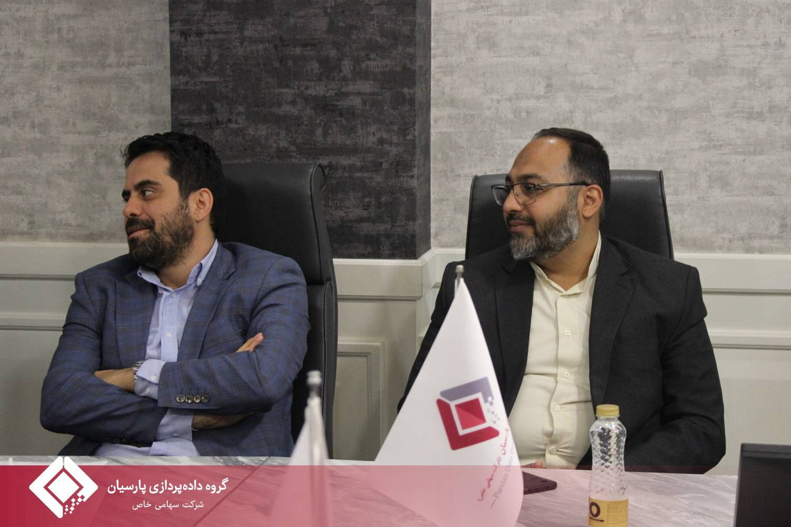 مراسم تقدیر از خدمات علیرضا خداکرمی در گروه داده‌پردازی پارسیان برگزار شد
