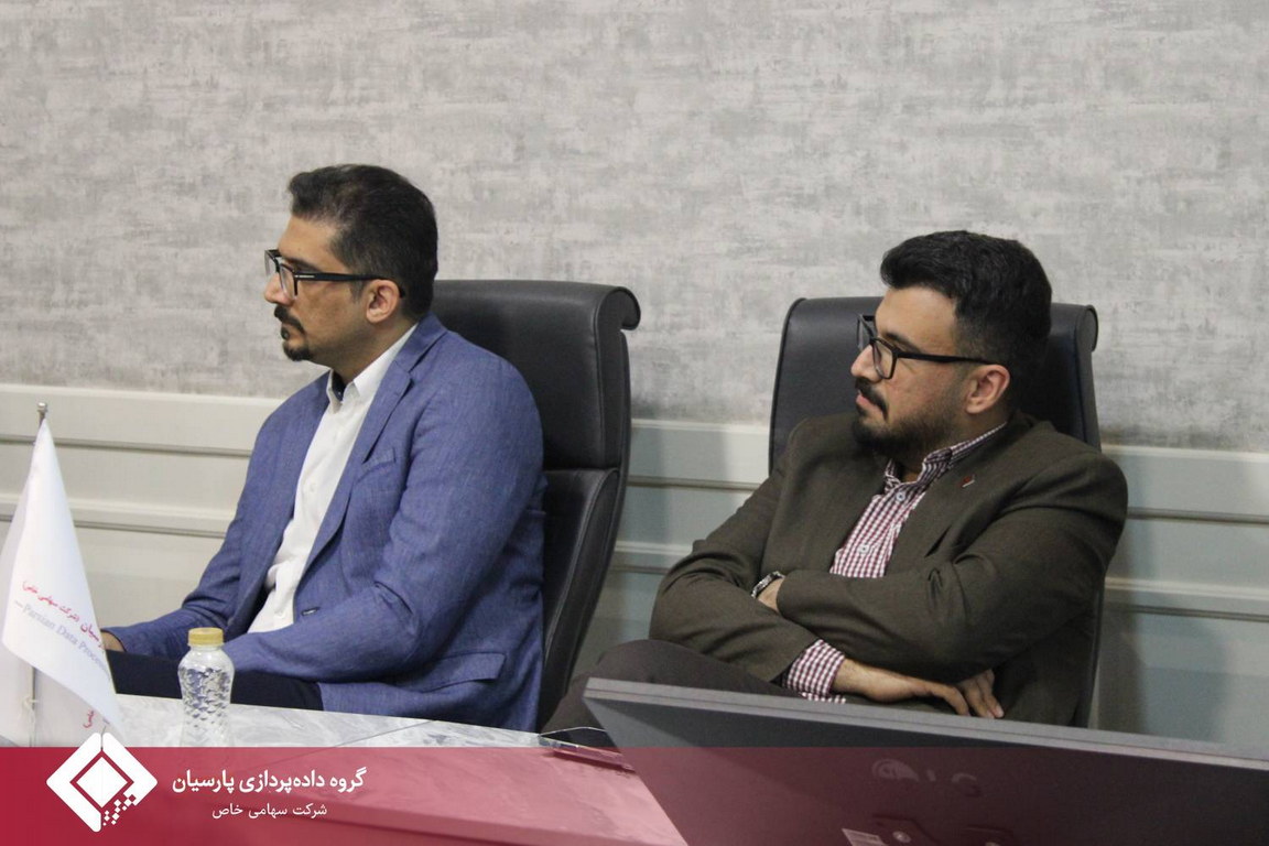 مراسم تقدیر از خدمات علیرضا خداکرمی در گروه داده‌پردازی پارسیان برگزار شد