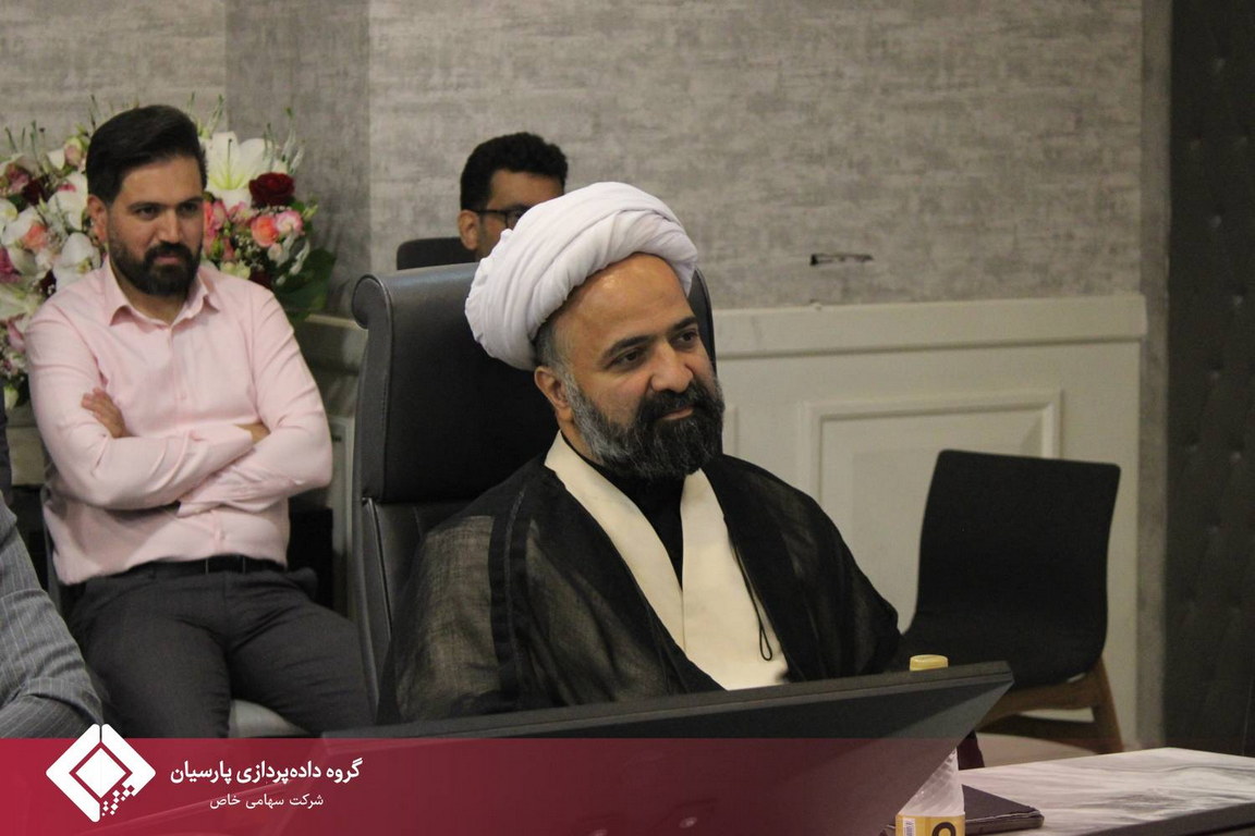 مراسم تقدیر از خدمات علیرضا خداکرمی در گروه داده‌پردازی پارسیان برگزار شد