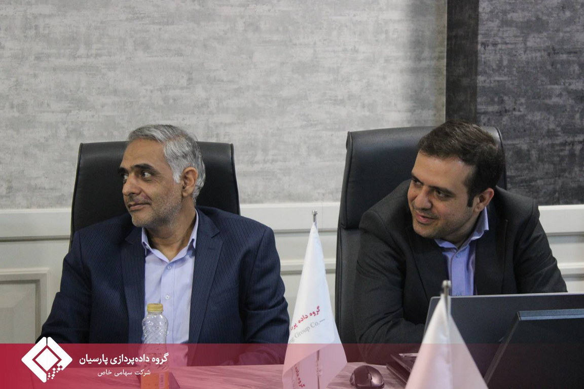 مراسم تقدیر از خدمات علیرضا خداکرمی در گروه داده‌پردازی پارسیان برگزار شد