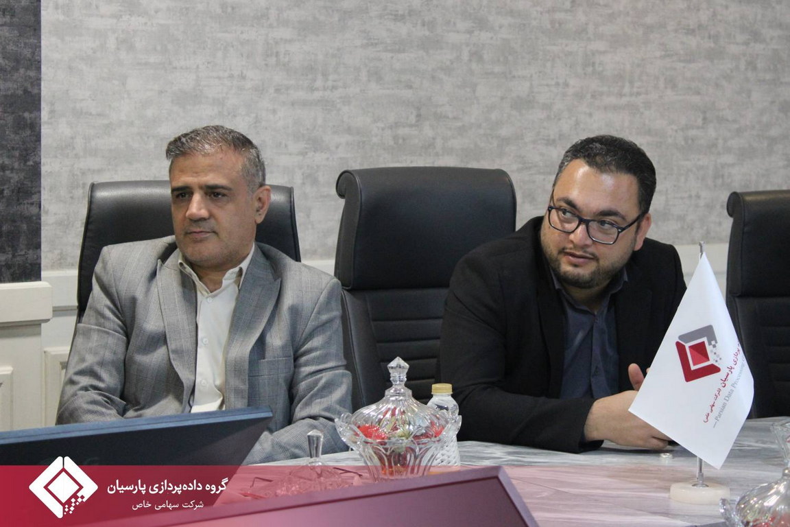 مراسم تقدیر از خدمات علیرضا خداکرمی در گروه داده‌پردازی پارسیان برگزار شد
