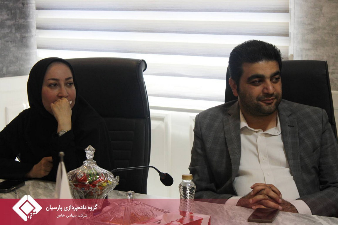 مراسم تقدیر از خدمات علیرضا خداکرمی در گروه داده‌پردازی پارسیان برگزار شد