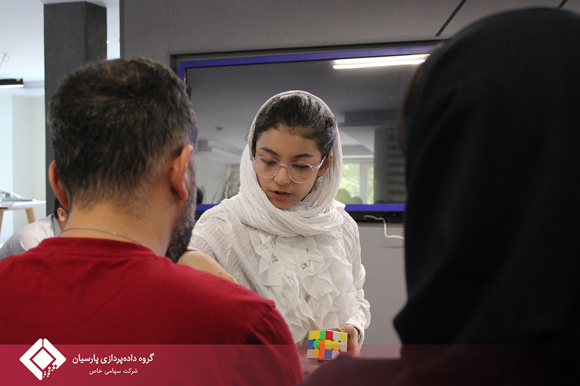 برگزاری کارگاه آموزش روبیک در گروه داده‌پردازی پارسیان با حضور استاد مانلی ظهرابی
