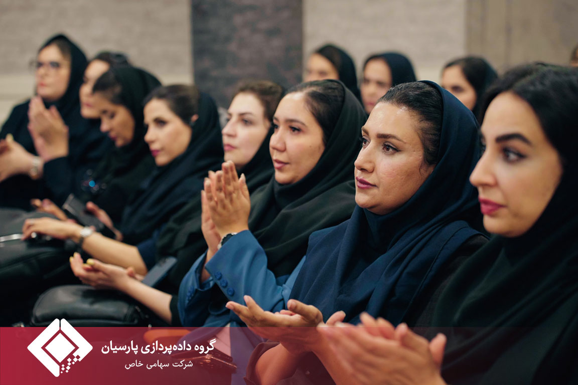 گزارش برگزاری مراسم بزرگداشت روز فناوری اطلاعات در هلدینگ داده‌پردازی پارسیان