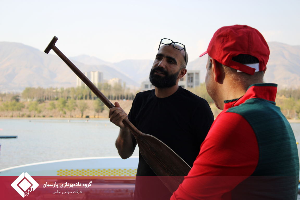 دورهمی پر انرژی همکاران در دریاچه آزادی